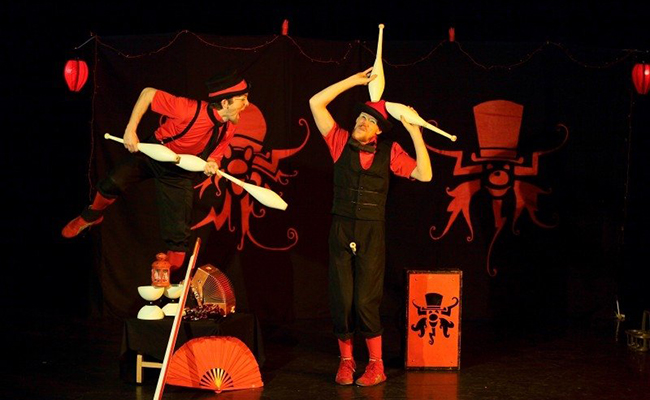 Spectacle burlesque pour un arbre de Noël à Lausanne