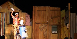 Comédie théâtrale et burlesque pour un arbre de Noël à Azé (41)