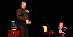 Spectacle de magie interactif pour spectacle de Noël et Arbre de Noël !