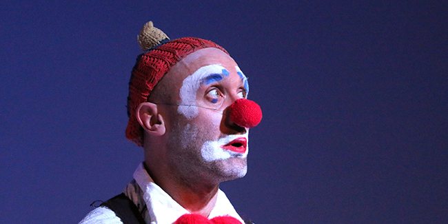 Les spectacles de clown pour enfants sont une excellente idée pour animer un événement festif comme un arbre de Noël, un anniversaire ou une fête d’école.