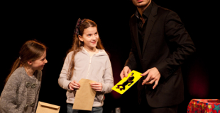 Participation des enfants au spectacle de magie