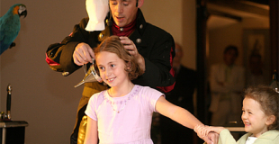 Magicien, oiseaux et enfants