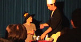 Les enfants participent au tours de magie