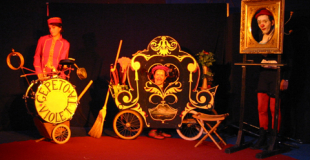 Spectacle avec un trio de clowns