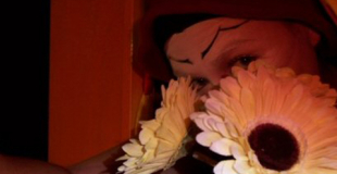 Clown dans une pièce de théâtre